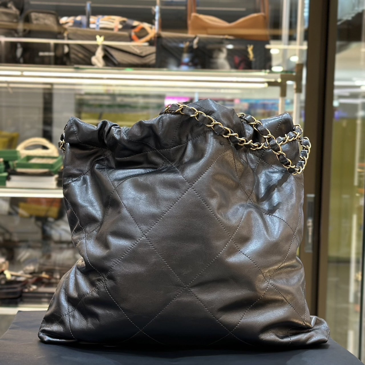 CHANEL 22 Medium Calfskin Handbag GHW - Madame N Luxury
