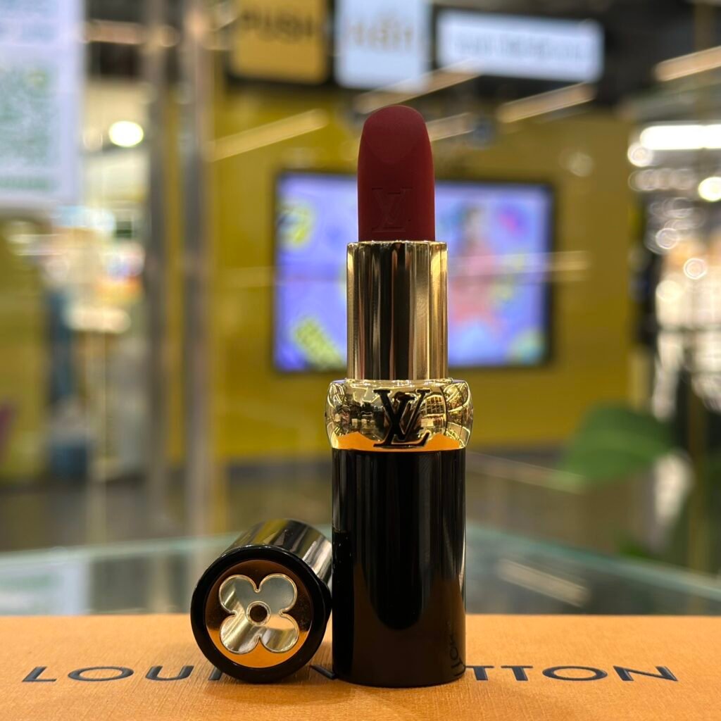 Red Lv Roses Images ลิปสติก Louis Vuitton LV Rouge เนื้อแมตต์ สี Rose Odyssée