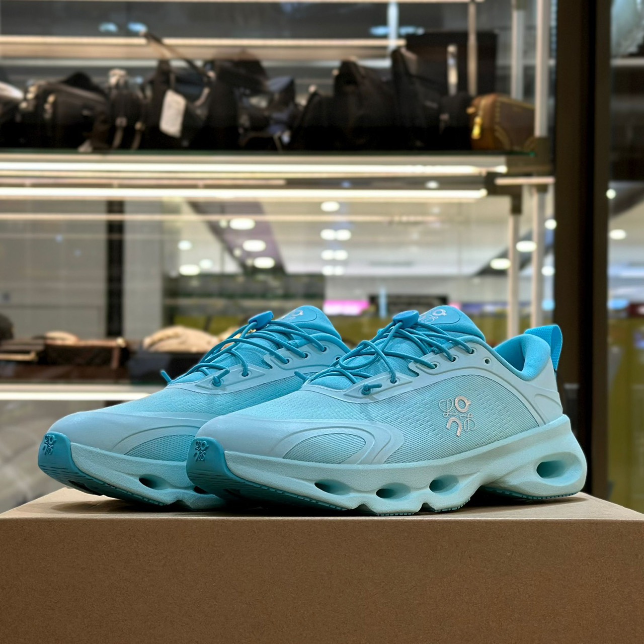 LOEWE x ON Cloudsolo Sneakers Turquoise (1)