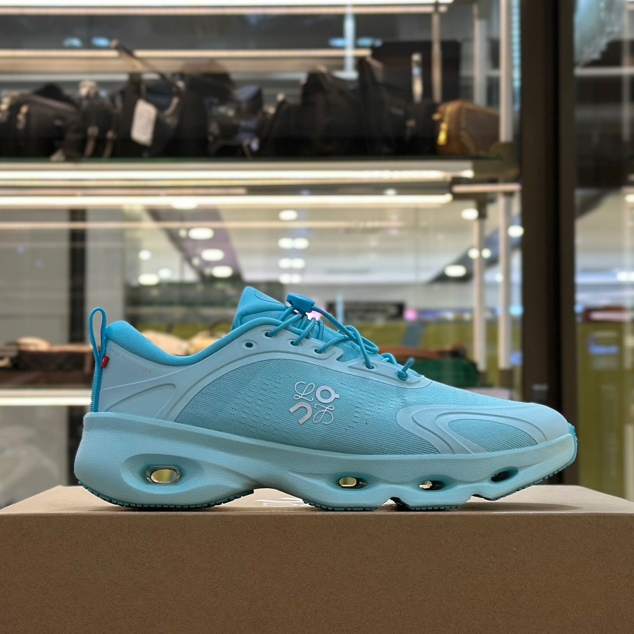 LOEWE x ON Cloudsolo Sneakers Turquoise (2)