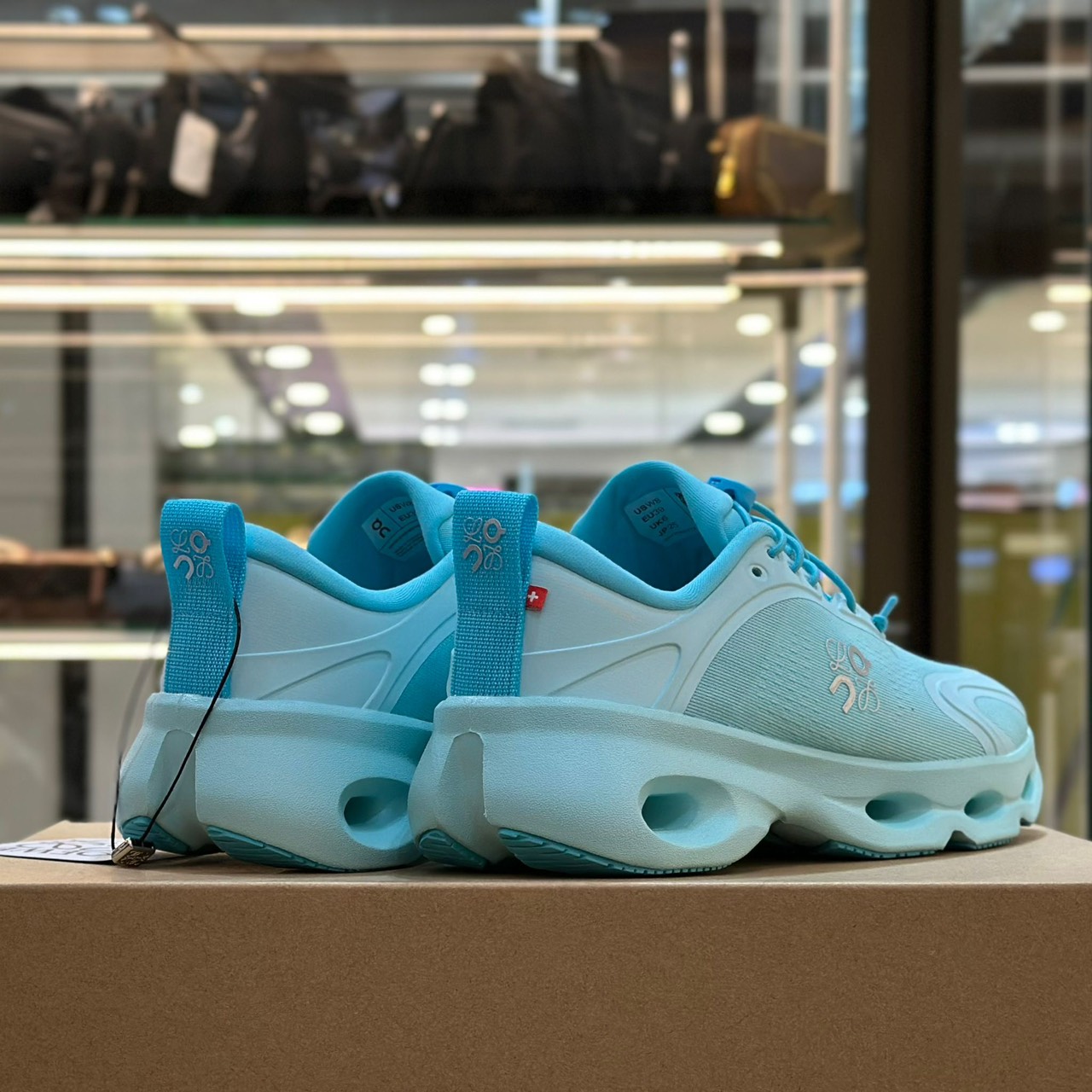 LOEWE x ON Cloudsolo Sneakers Turquoise (4)