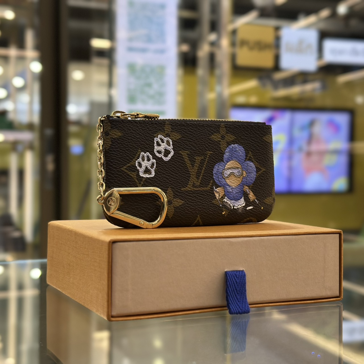 LOUIS VUITTON Vivienne Winter Holiday Key Pouch (1)