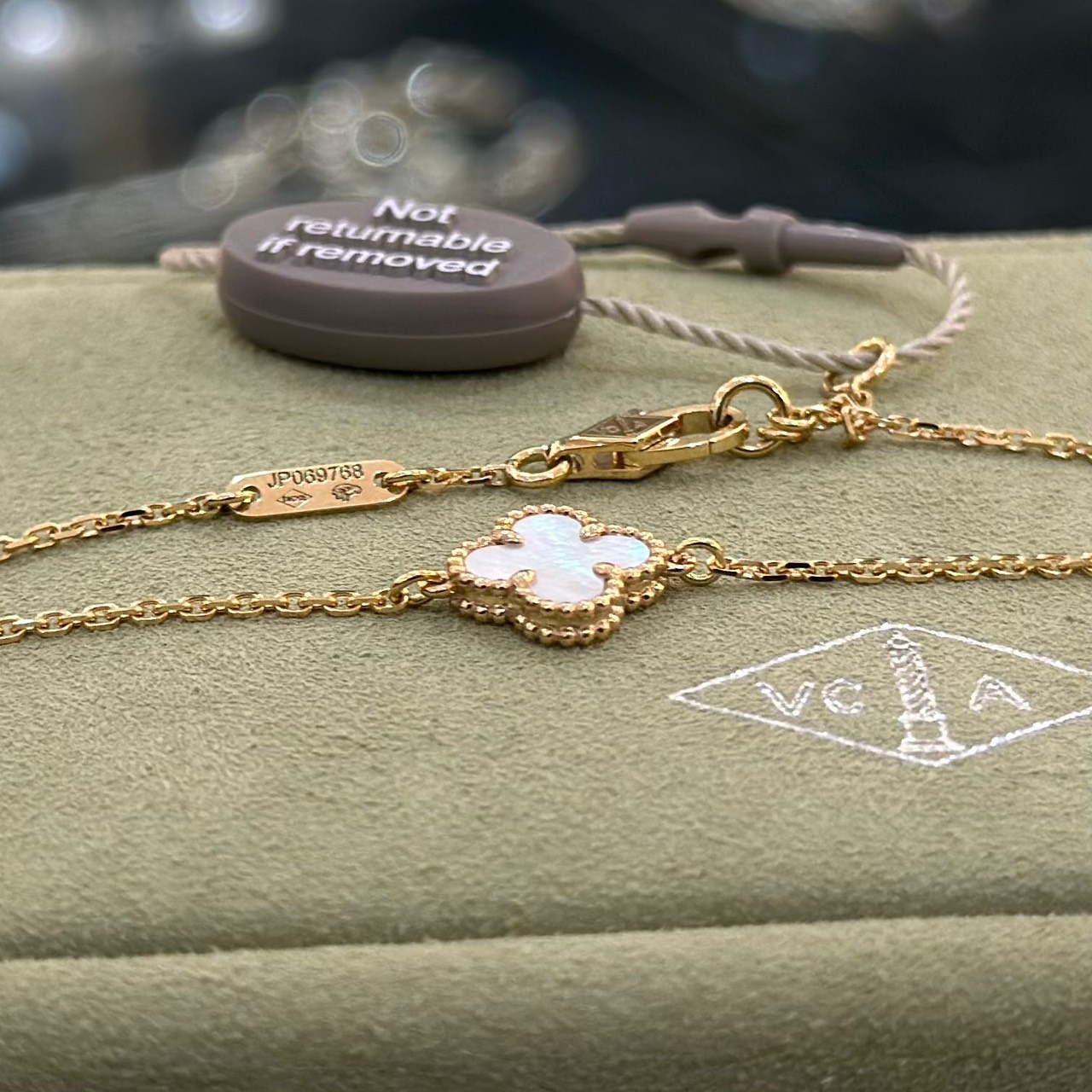 VAN CLEEF & ARPELS Sweet Alhambra Bracelet Mother of Pearl (2)