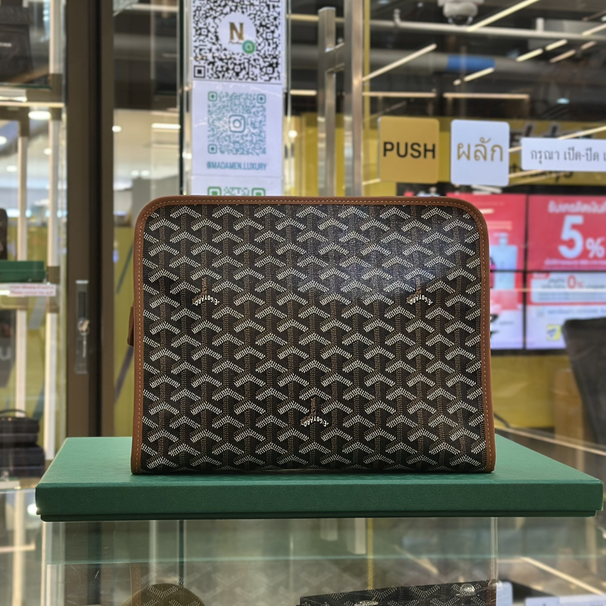 GOYARD Jouvence GM Toiletry Bag Black Tan (2)