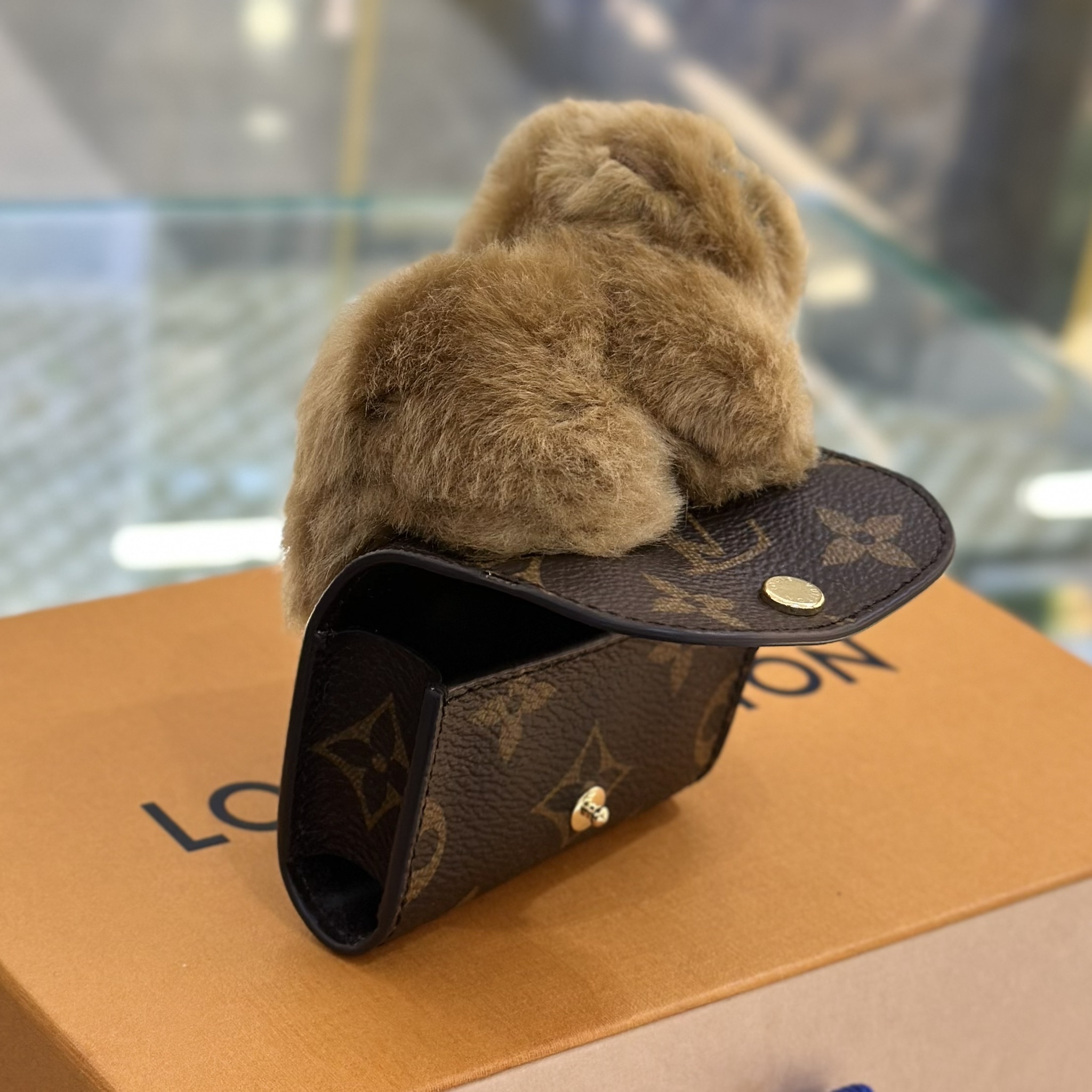 LOUIS VUITTON LV Cute Capybara Bag Charm (3)