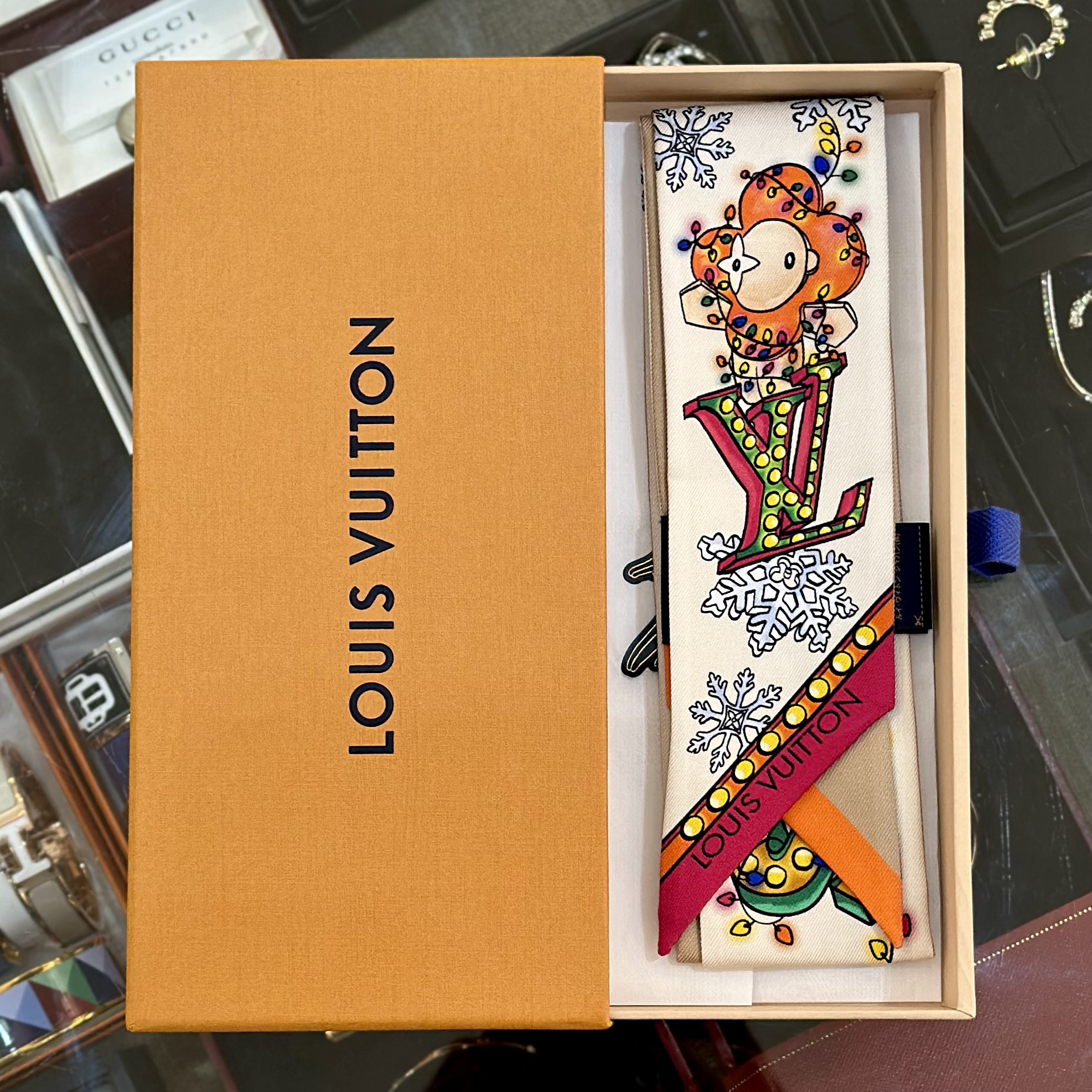 LOUIS VUITTON Vivienne Winter Celebration BB Bandeau Twilly (1)