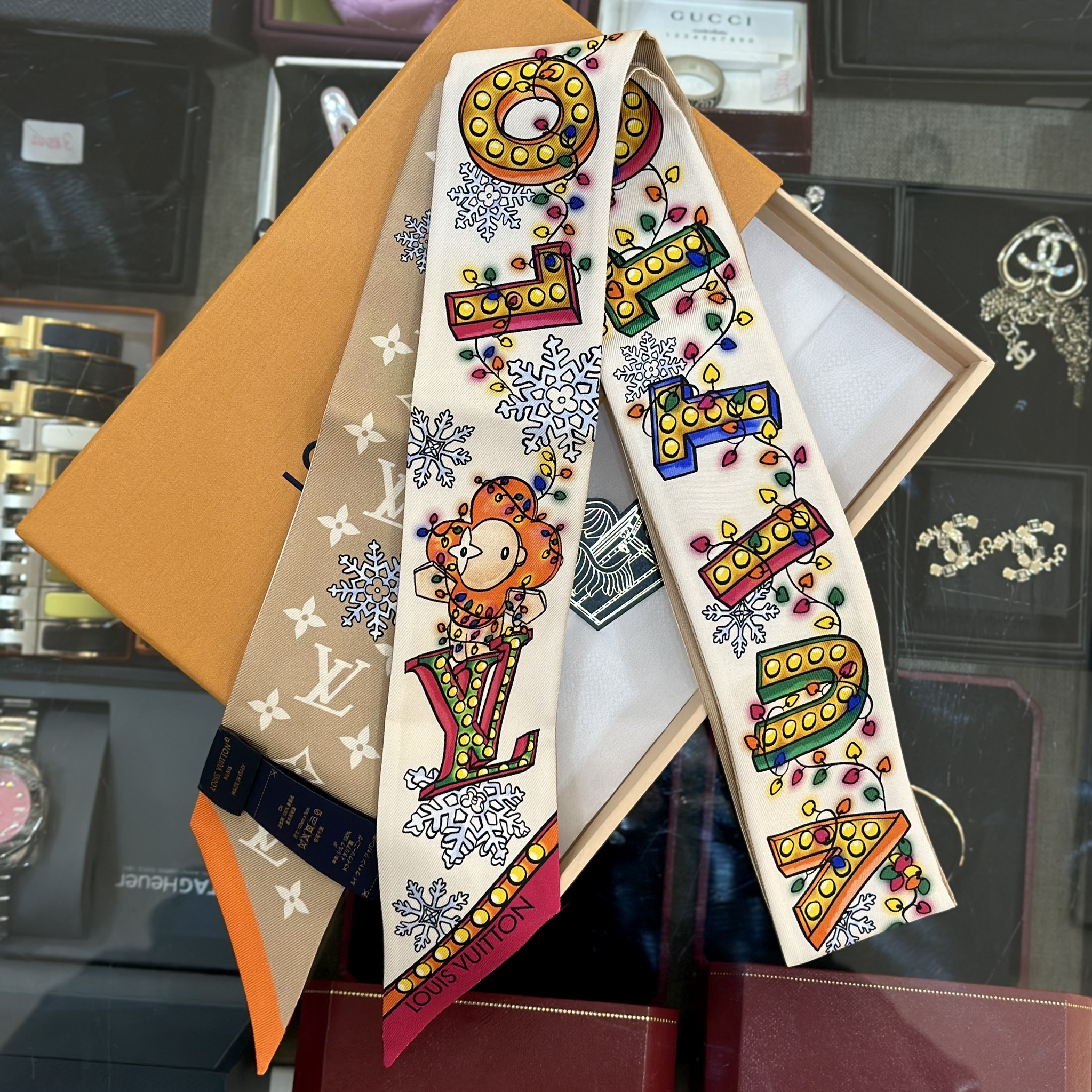 LOUIS VUITTON Vivienne Winter Celebration BB Bandeau Twilly (2)