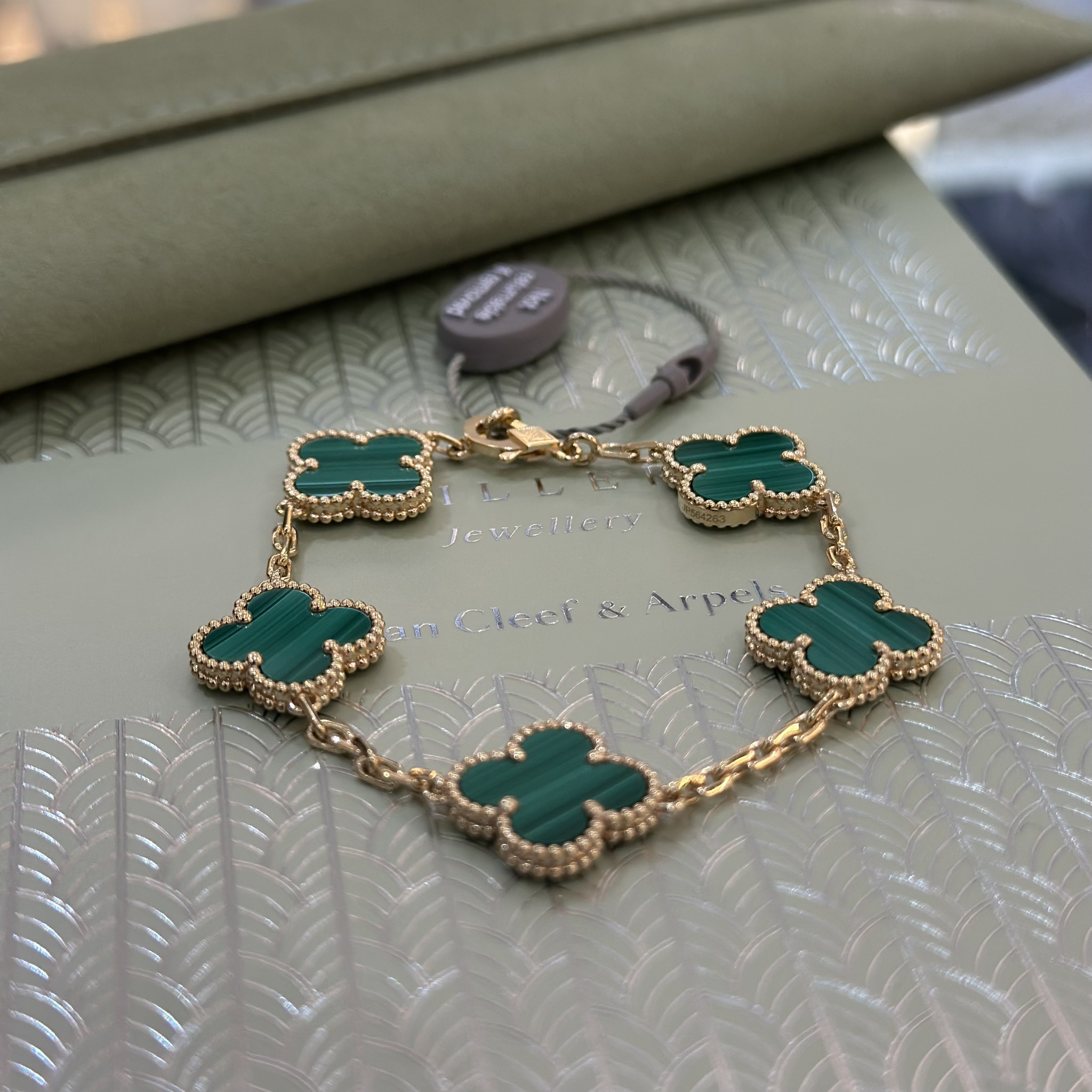 VAN CLEEF & ARPELS Vintage Alhambra Bracelet Malachite (2)