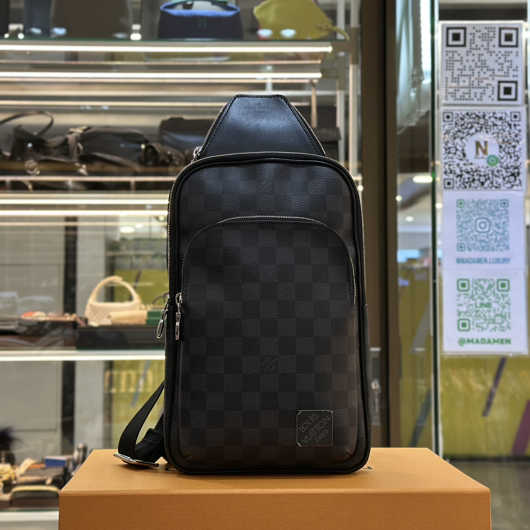 LOUIS VUITTON Damier Graphite Avenue Sling Bag (1)