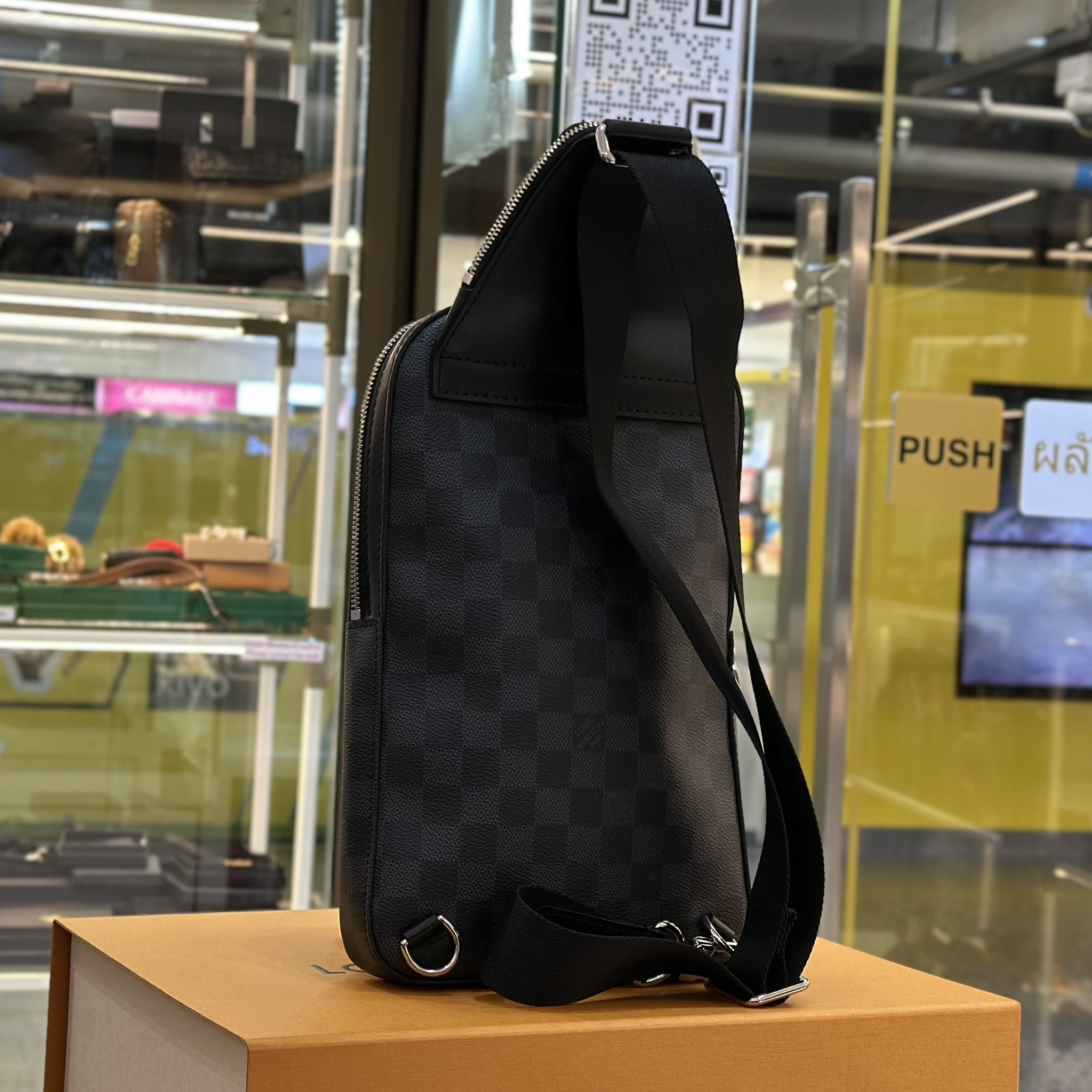 LOUIS VUITTON Damier Graphite Avenue Sling Bag (2)