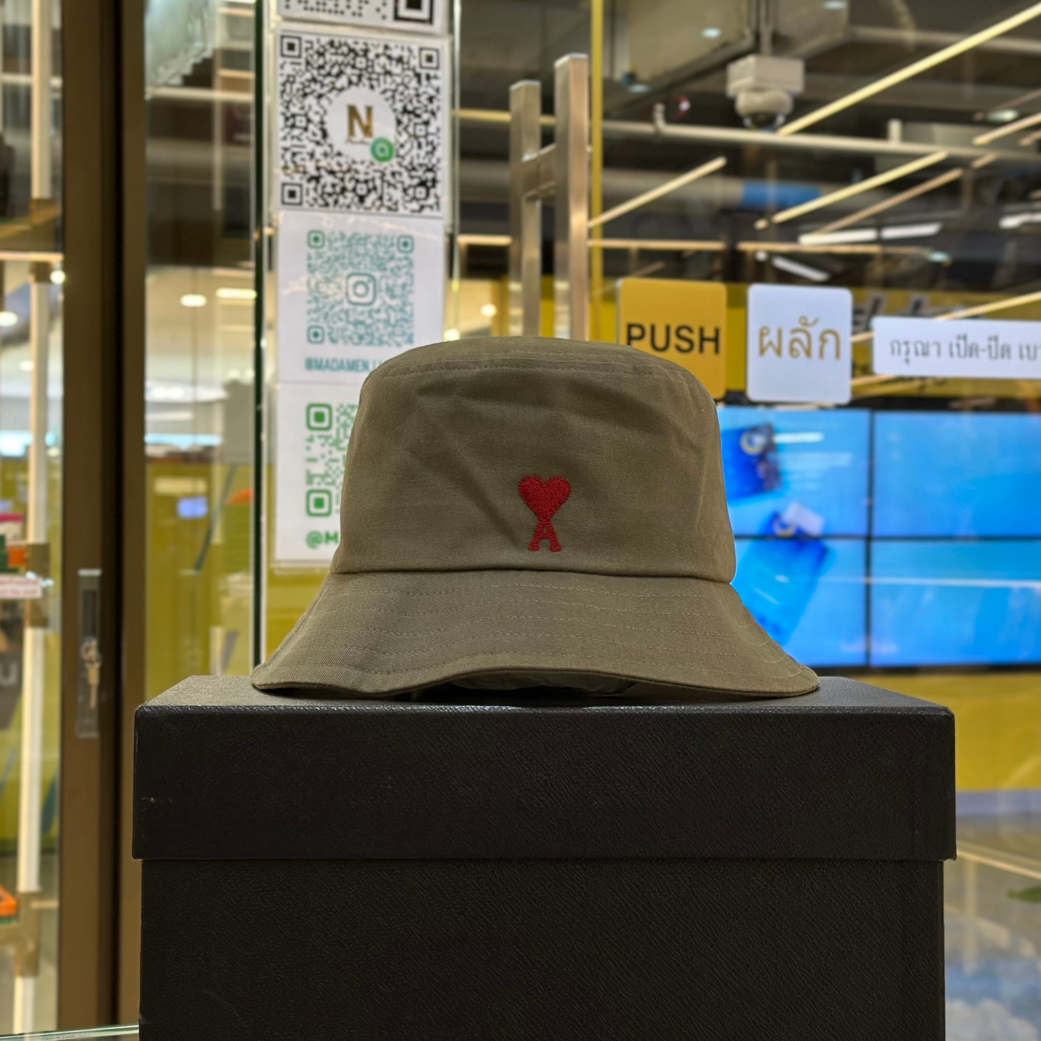 AMI de Coeur Cotton Bucket Hat (3)