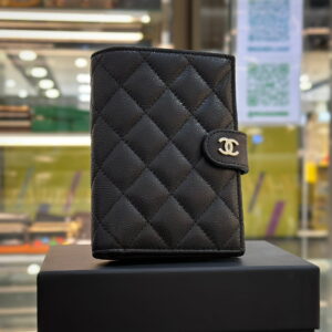 CHANEL Black Caviar CC Snap Passport Cover