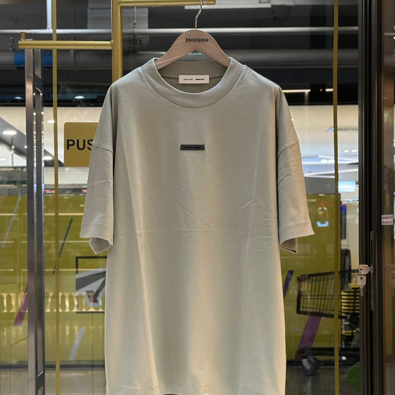 FEAR OF GOD Essentials Beveled Metallic Logo Classic T-Shirt (1)