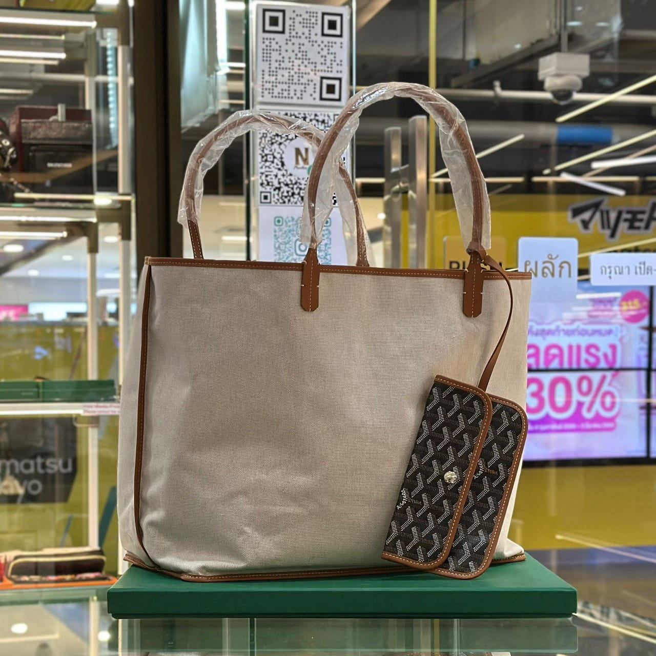 GOYARD Saint Louis GM Bag with Croc Universel Bag Fastener Black Tan (2)