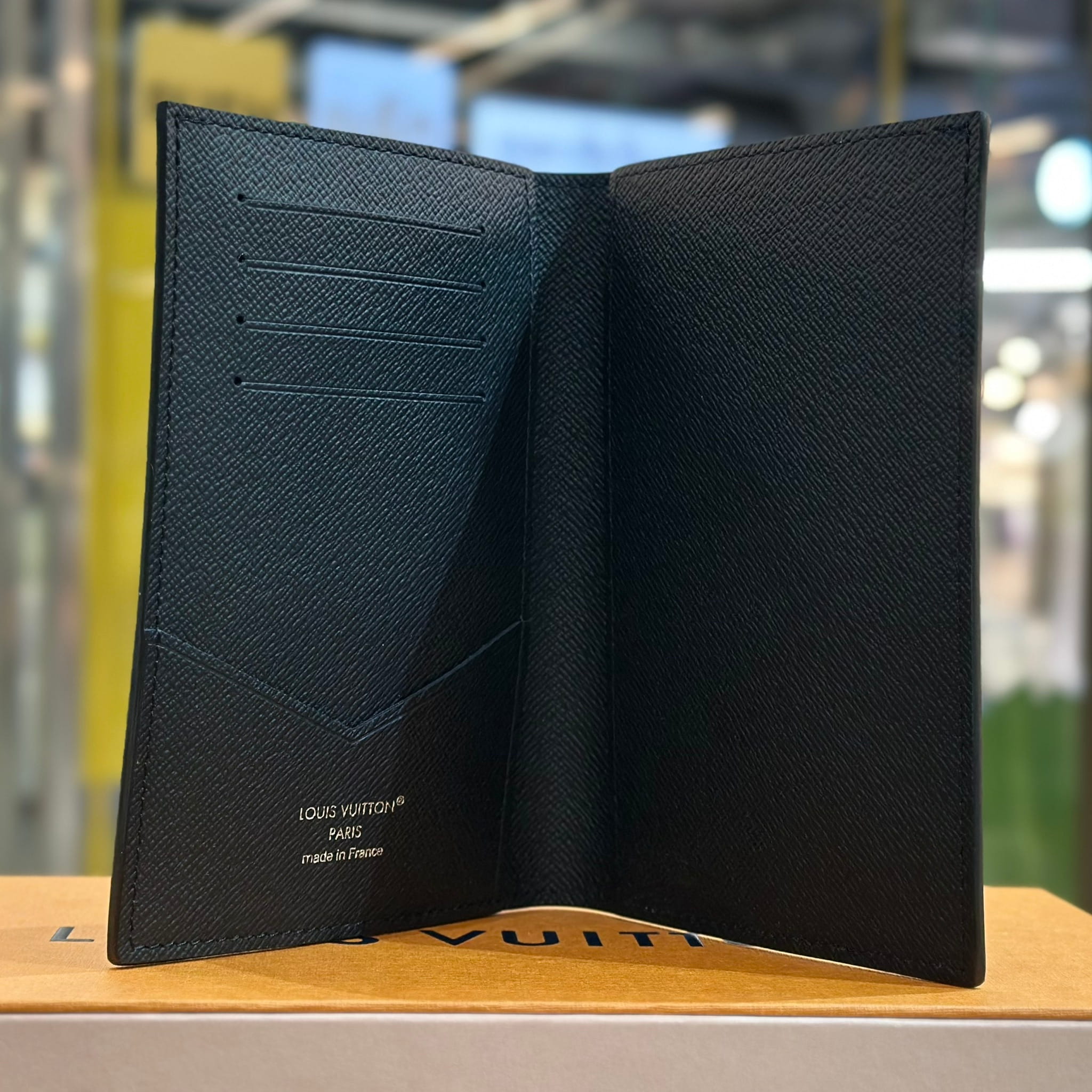 LOUIS VUITTON Damier Graphite Passport Cover (2)