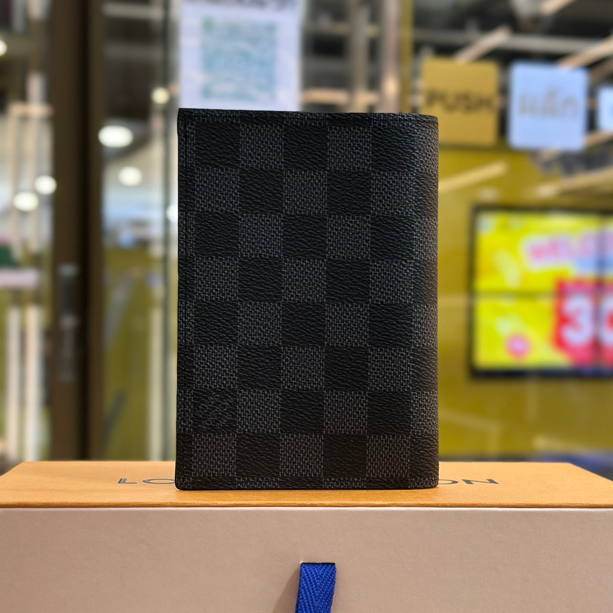 LOUIS VUITTON Damier Graphite Passport Cover (3)