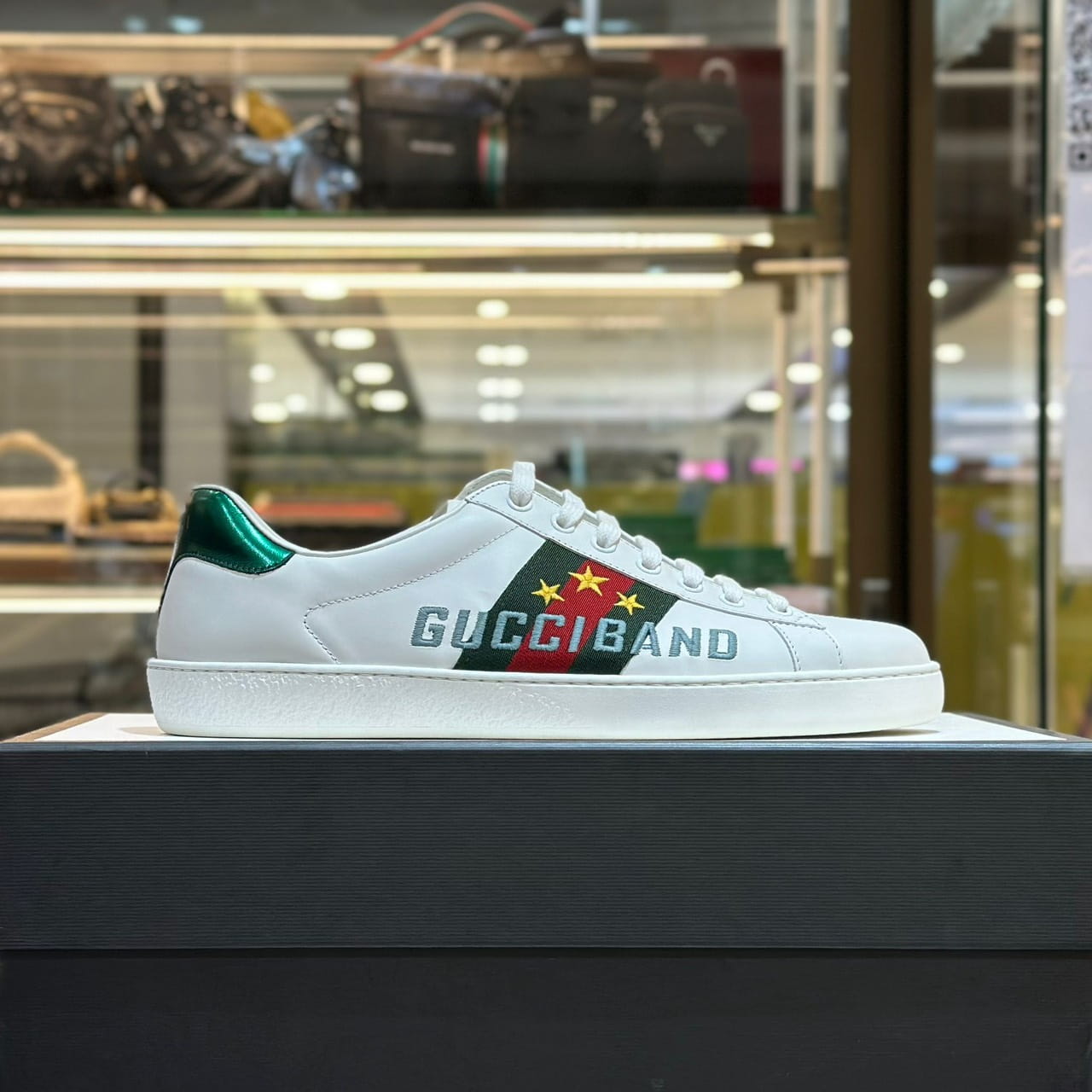 GUCCI Band Logo Ace Sneakers (2)