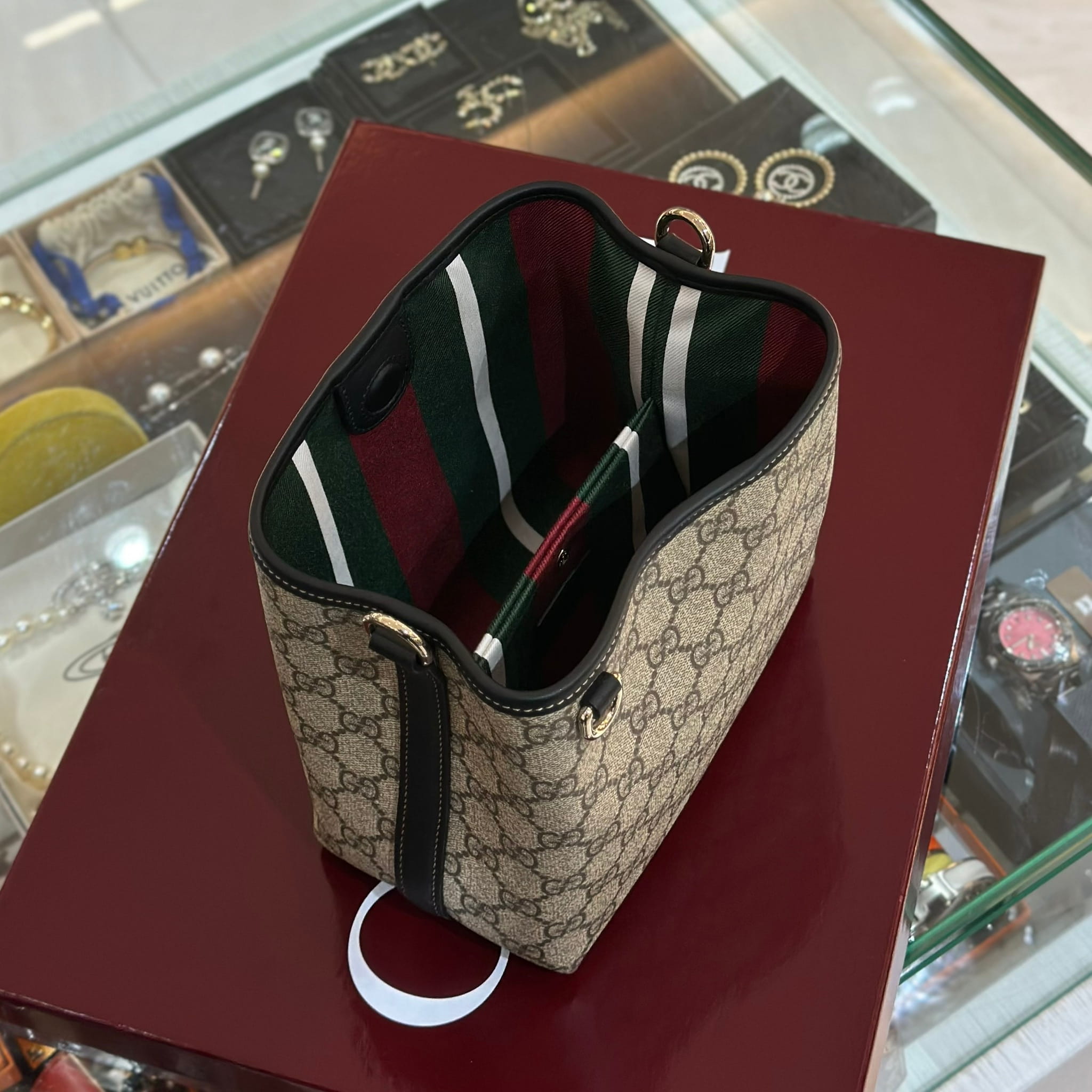 GUCCI GG Emblem Small Bucket Bag (3)