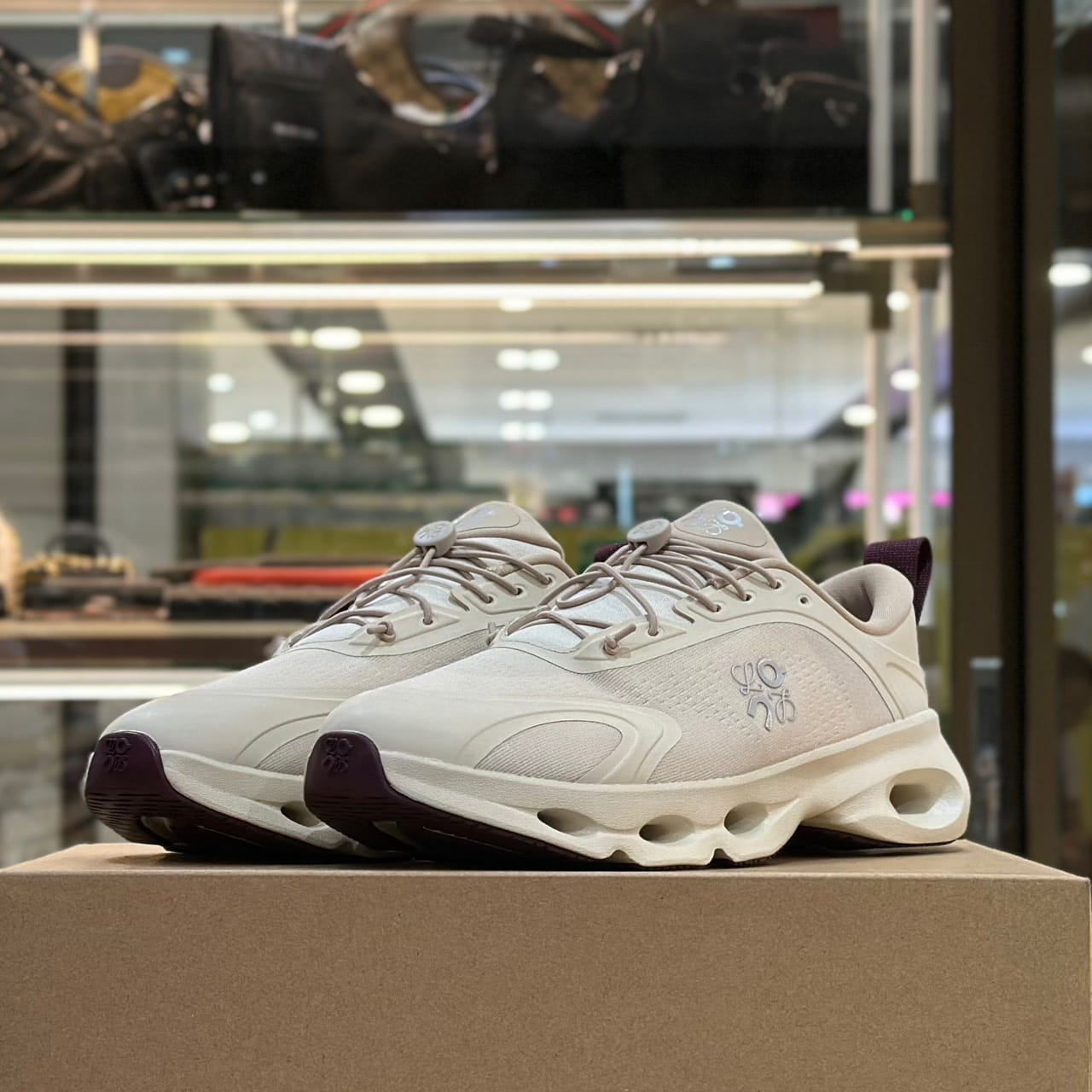 LOEWE x ON Cloudsolo Sneakers Sand Burgundy (1)