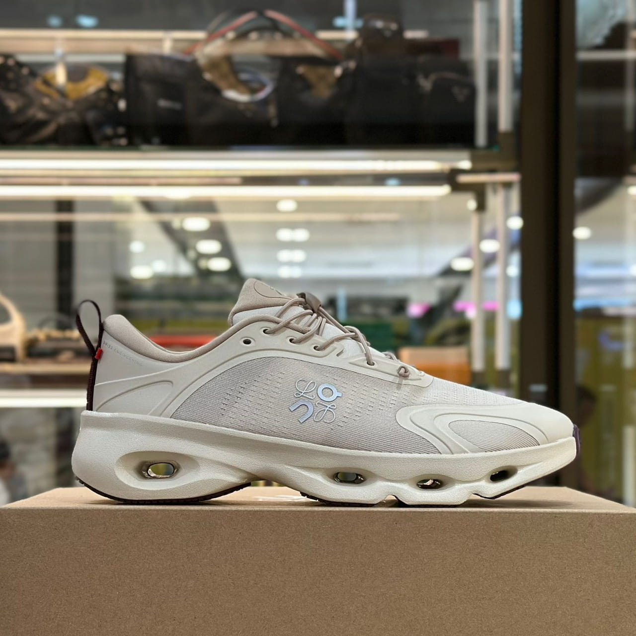 LOEWE x ON Cloudsolo Sneakers Sand Burgundy (2)