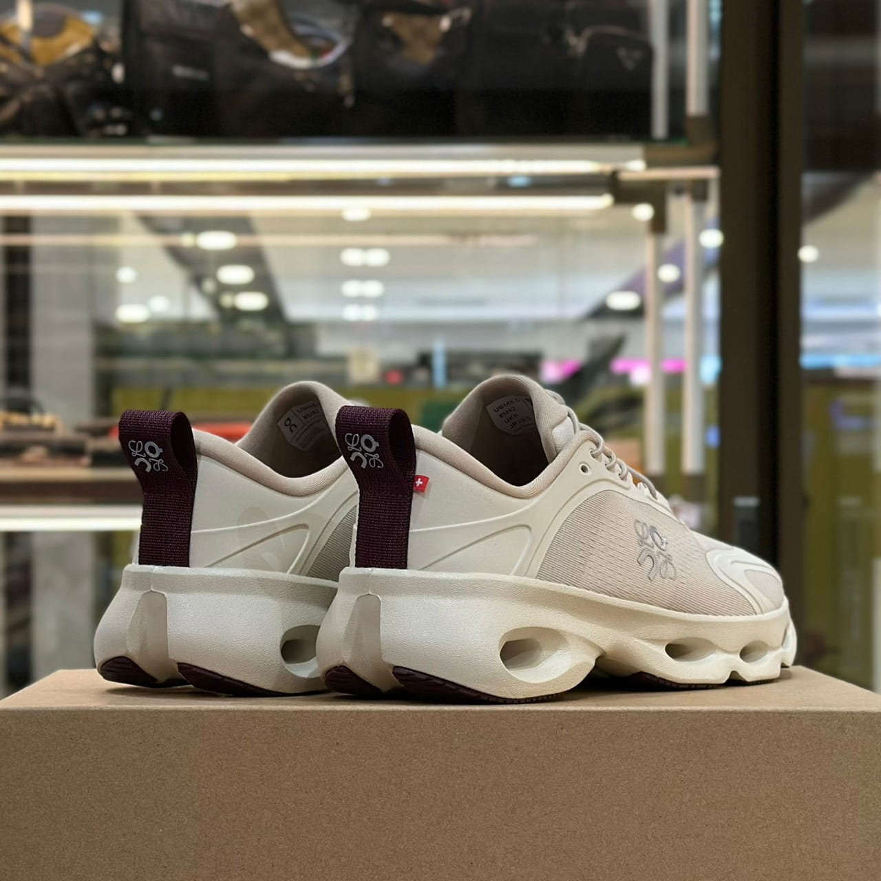 LOEWE x ON Cloudsolo Sneakers Sand Burgundy (4)