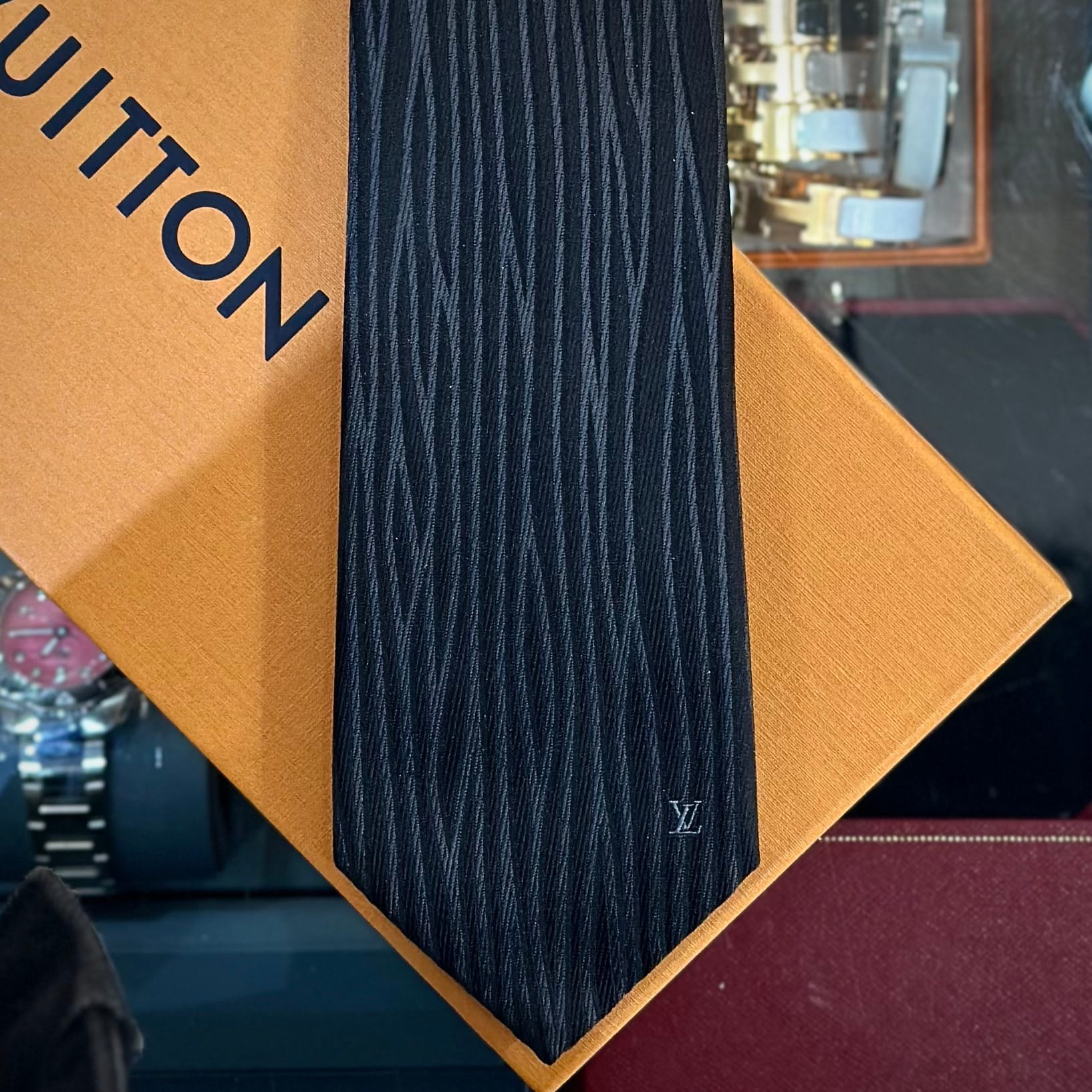 LOUIS VUITTON Oversize Epi Tie (1)