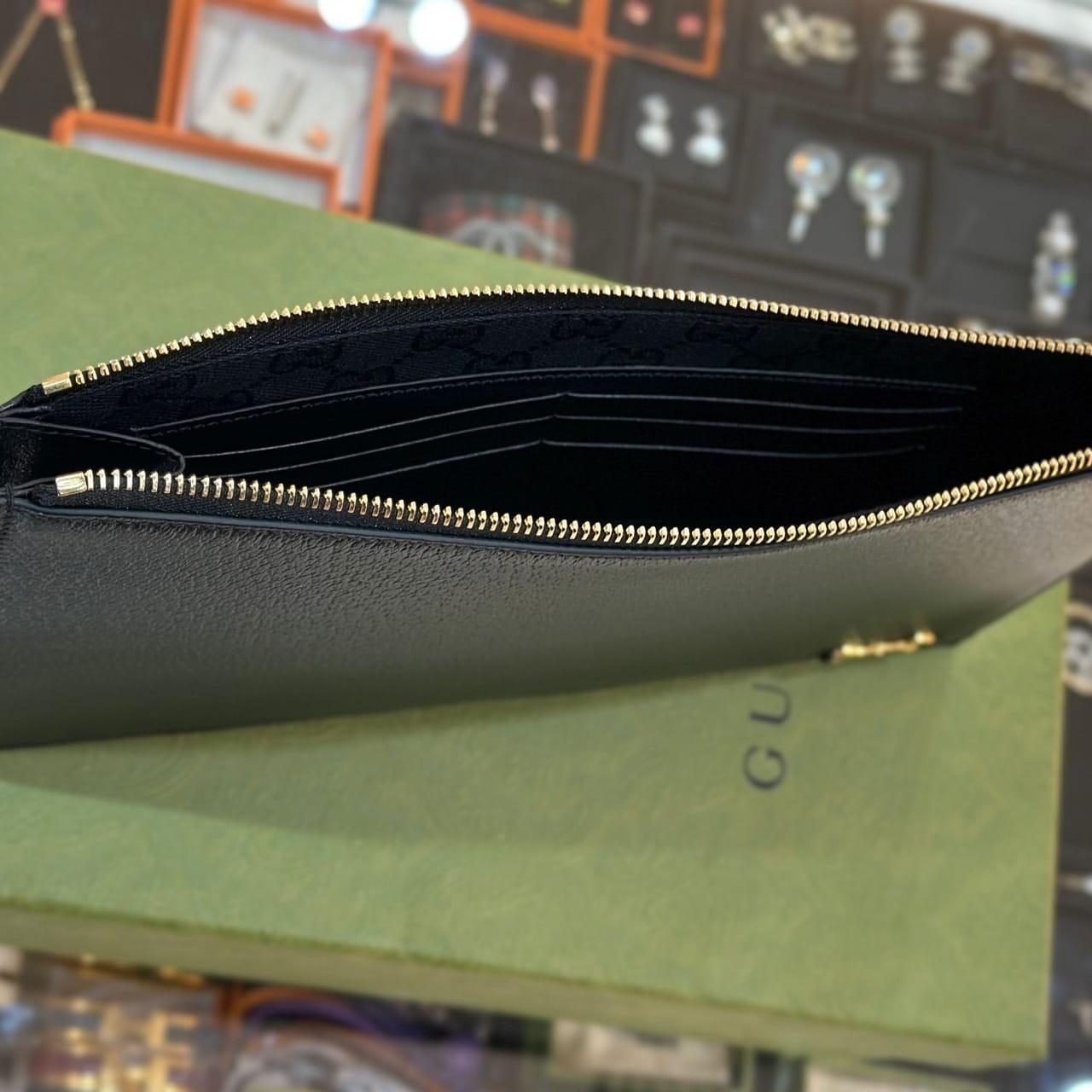 GUCCI Horsebit Zip Pouch Clutch Bag (3)
