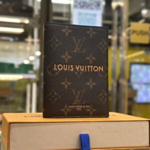 LOUIS VUITTON Autres Cuirs Monogram Passport Cover
