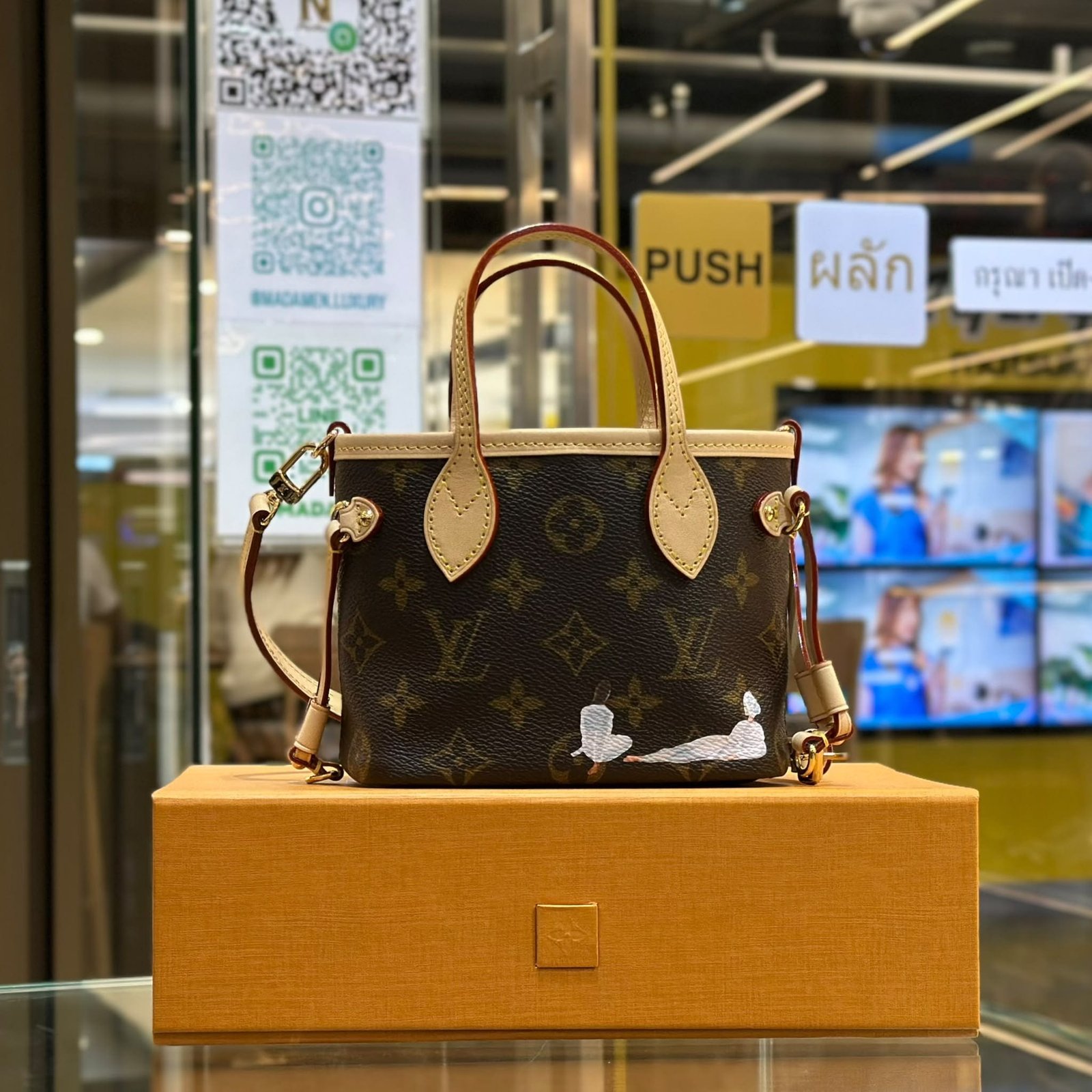 LOUIS VUITTON Monogram Poolside Nano Neverfull Nag (2)