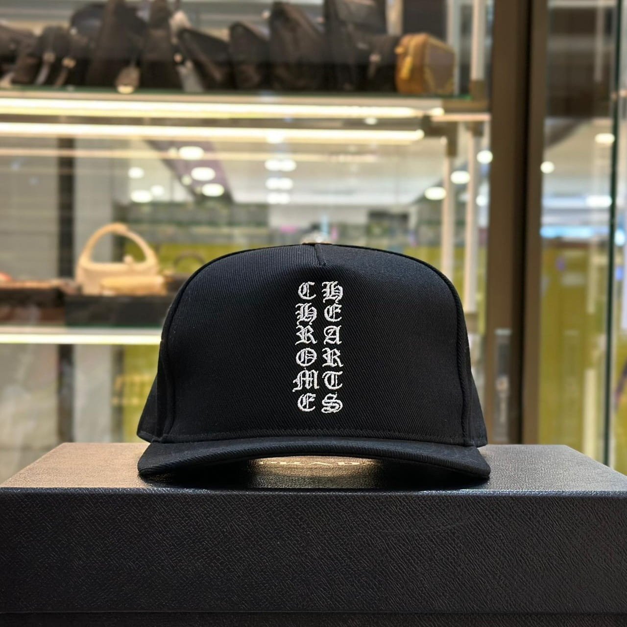 CHROME HEARTS Vertical Logo Cap Black (2)