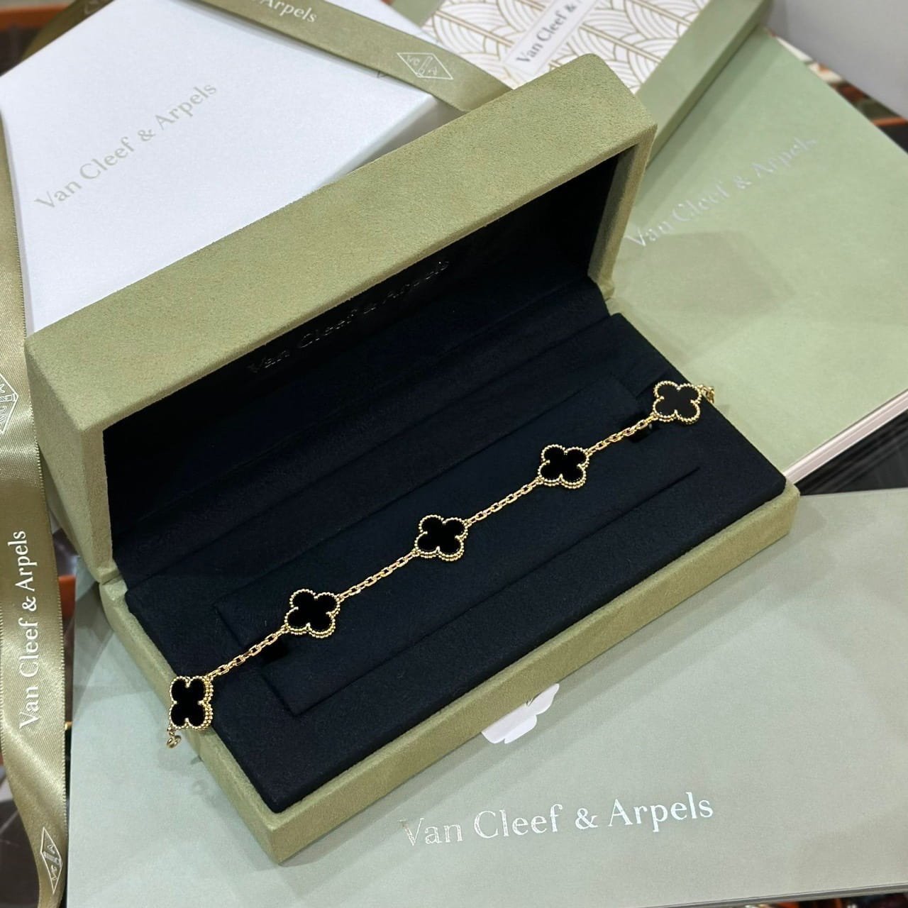 VAN CLEEF & ARPELS Vintage Alhambra Bracelet Onyx (1)