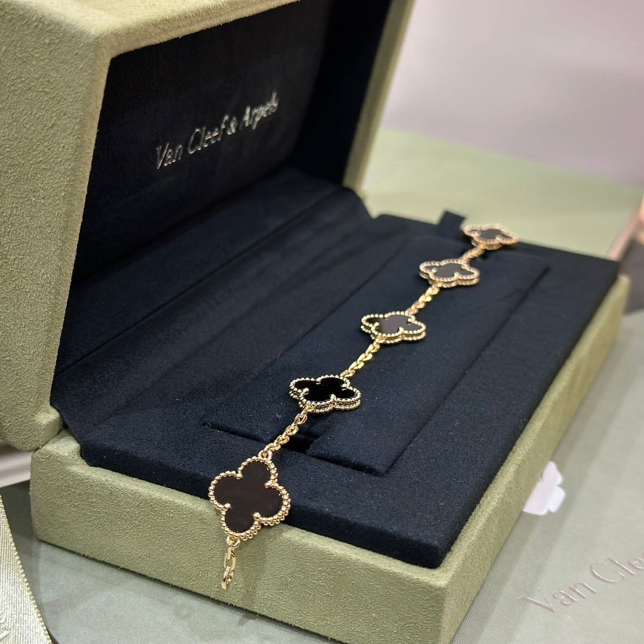 VAN CLEEF & ARPELS Vintage Alhambra Bracelet Onyx (2)