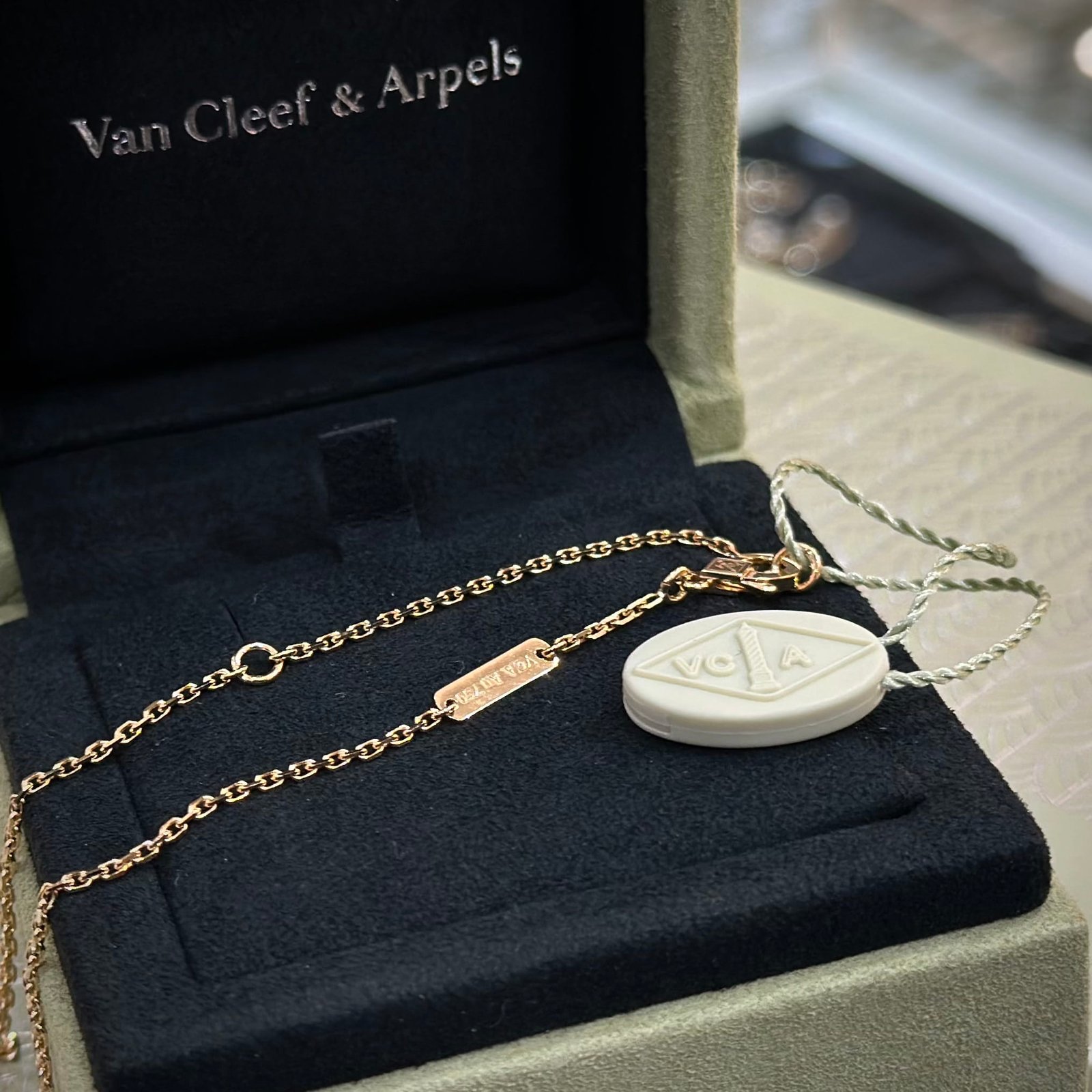 VAN CLEEF & ARPELS Vintage Alhambra Pendant Necklace Pearl (3)